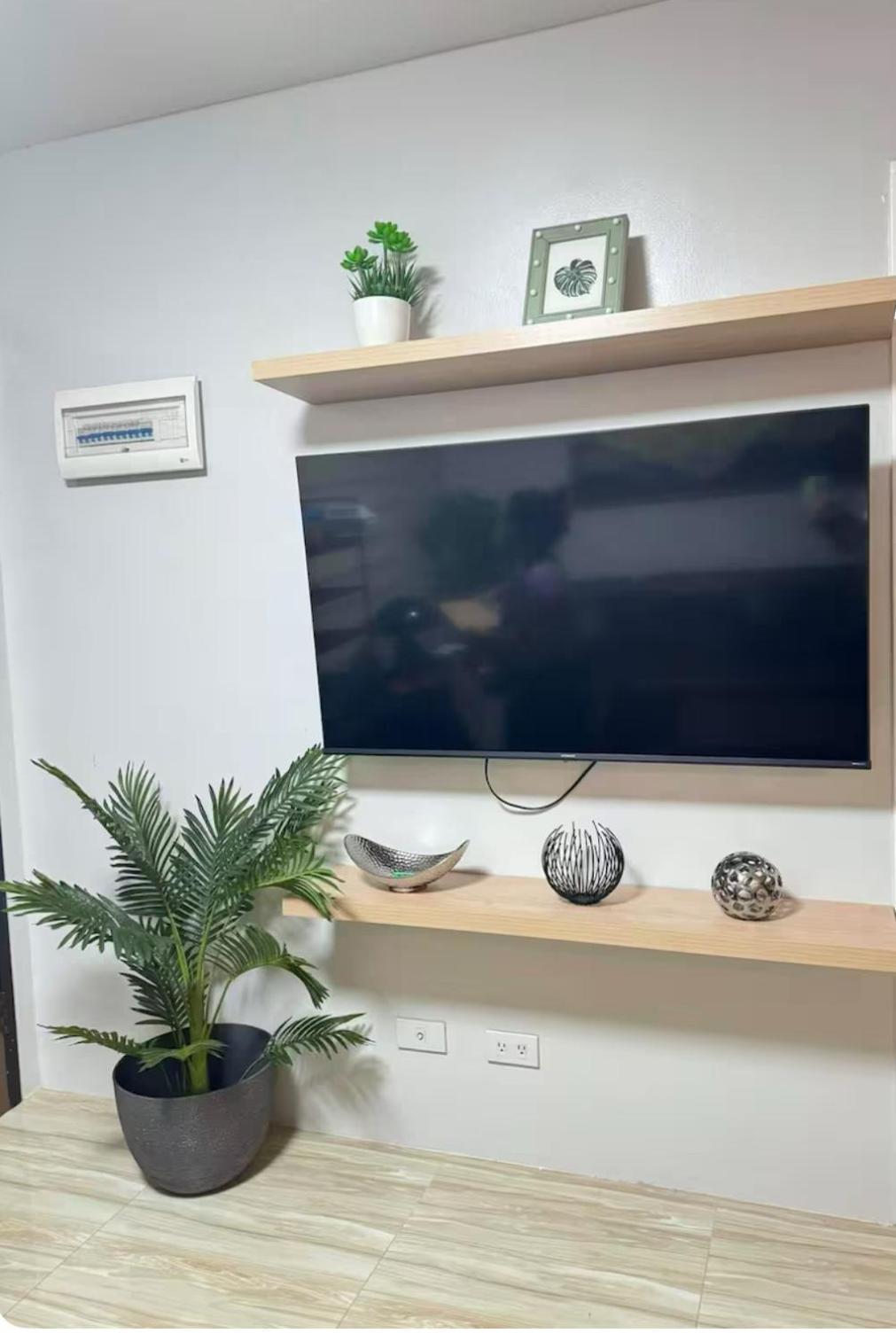 Cozy 2Br With Free Pool Beside Sm City Mall Davao Екстер'єр фото